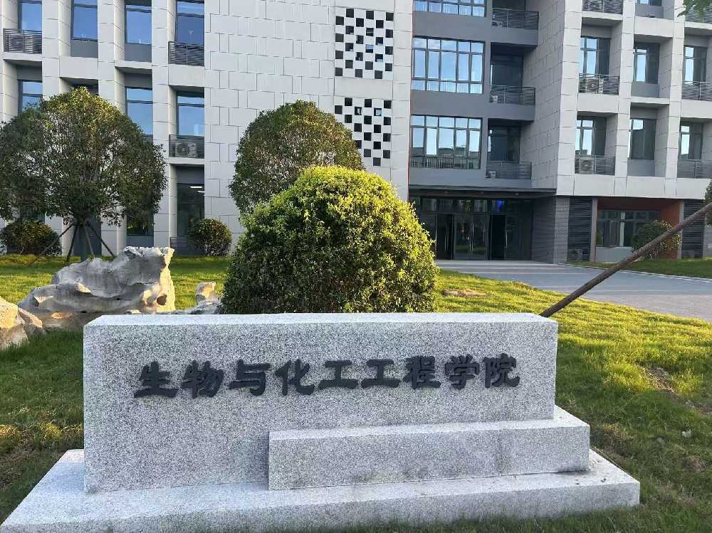 贺州市扬州职业大学体育场高杆灯项目